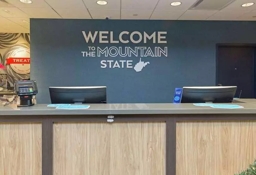هتل Hampton Inn & Suites Morgantown / University Town Centre