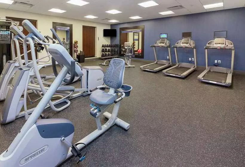 هتل Hampton Inn & Suites Morgantown / University Town Centre
