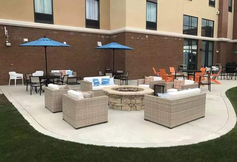 هتل Hampton Inn & Suites Morgantown / University Town Centre
