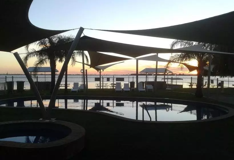 ホテル Lake Edge Resort