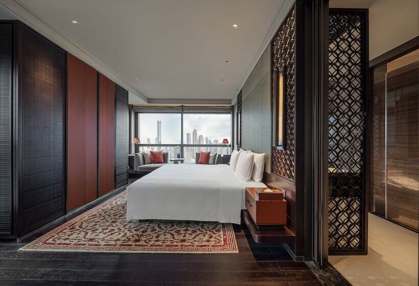 Отель Regent Chongqing   Complimentary 1st Round Mini Bar Daily