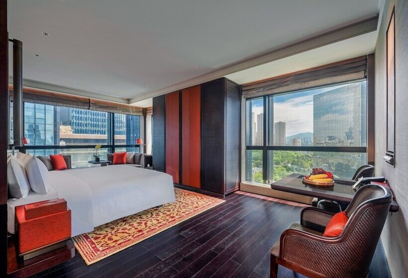 Отель Regent Chongqing   Complimentary 1st Round Mini Bar Daily