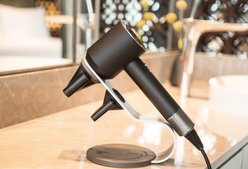 Отель Regent Chongqing   Complimentary 1st Round Mini Bar Daily