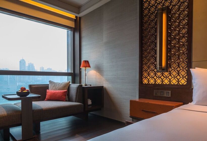 Отель Regent Chongqing   Complimentary 1st Round Mini Bar Daily