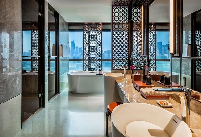 Отель Regent Chongqing   Complimentary 1st Round Mini Bar Daily