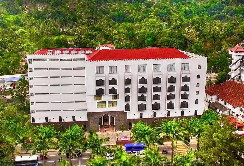 فندق Royal Kandyan