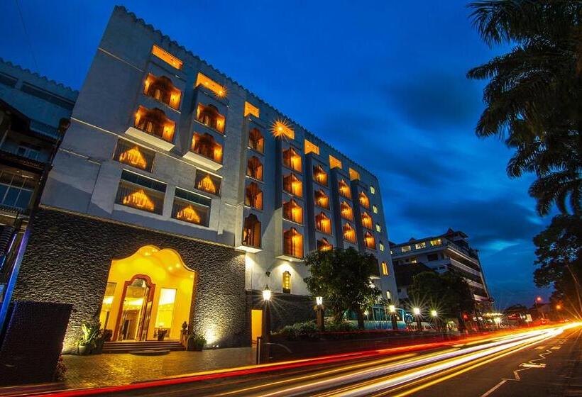 فندق Royal Kandyan