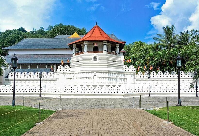 فندق Royal Kandyan