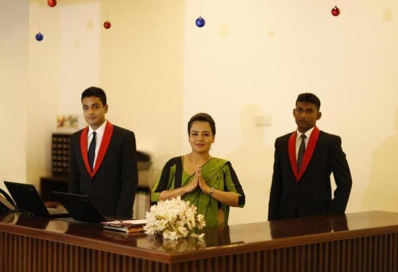 فندق Royal Kandyan