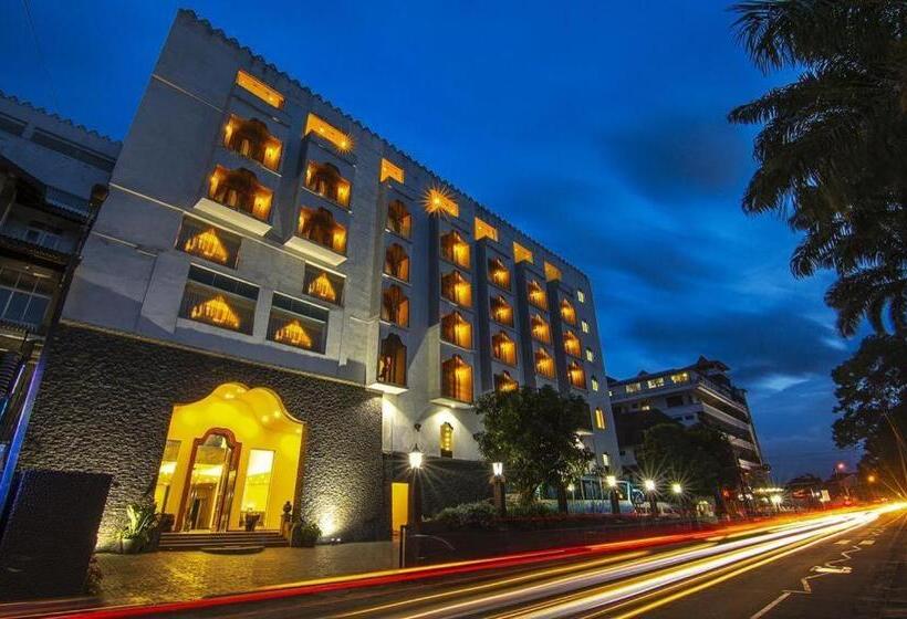 فندق Royal Kandyan