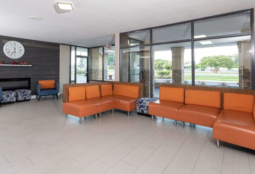 فندق Super 8 By Wyndham Goldsboro