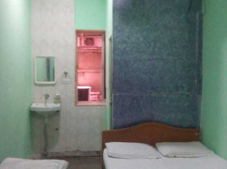 בית מלון כפרי Central Guest House