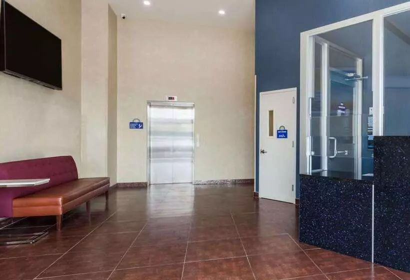 Hotelli Days Inn By Wyndham Brooklyn Crown Heights