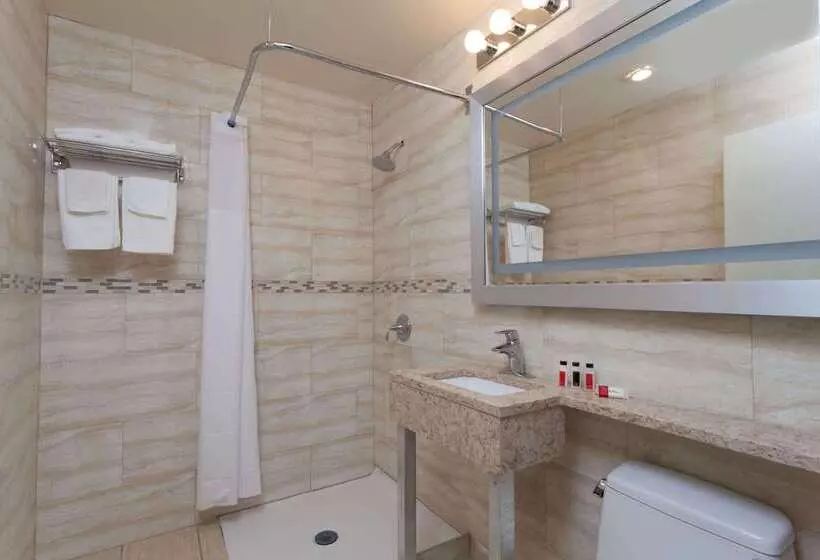 Hotelli Days Inn By Wyndham Brooklyn Crown Heights
