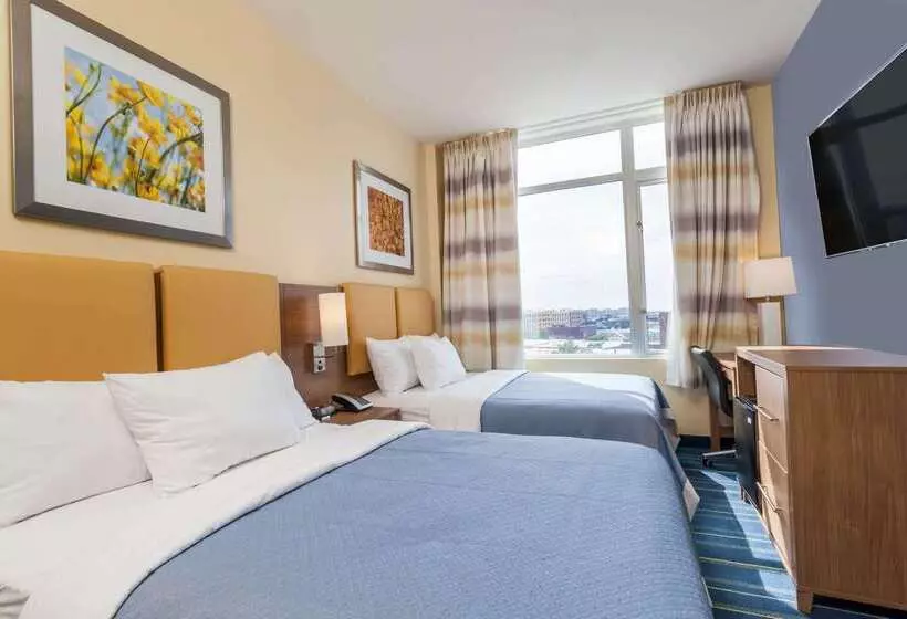 Hotelli Days Inn By Wyndham Brooklyn Crown Heights