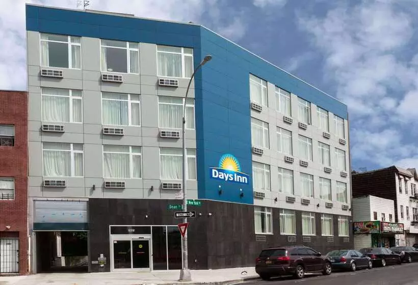 Hotelli Days Inn By Wyndham Brooklyn Crown Heights