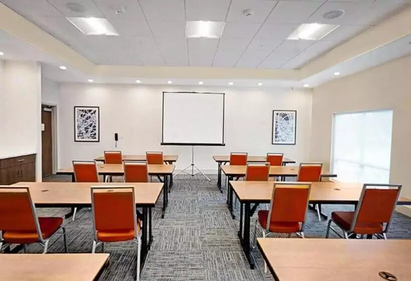 ホテル Holiday Inn Express & Suites   Chalmette   New Orleans S, An Ihg
