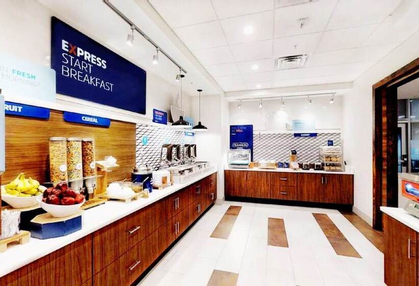 호텔 Holiday Inn Express & Suites   Chalmette   New Orleans S, An Ihg