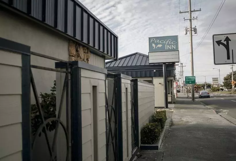 モーテル Pacific Inn
