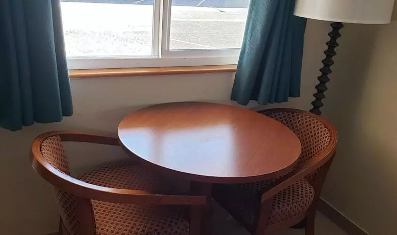 モーテル Pacific Inn