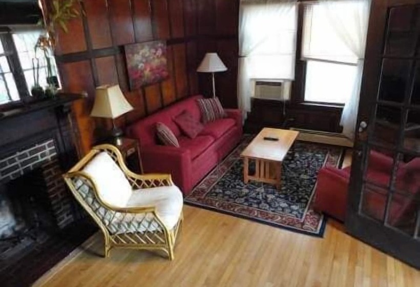 Sandpiper Beachfront Motel