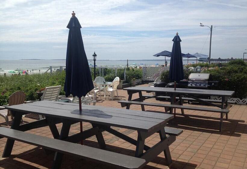 Sandpiper Beachfront Motel