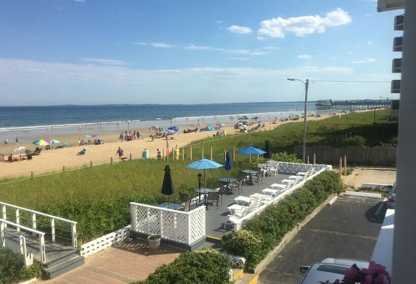 Sandpiper Beachfront Motel