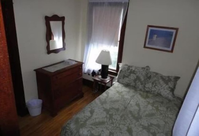 Sandpiper Beachfront Motel