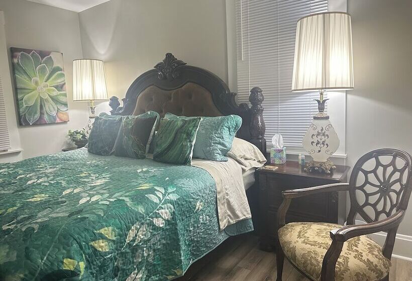 مبيت وإفطار E Street Gallery King Bedroom In Shared 2 Bedroom Home