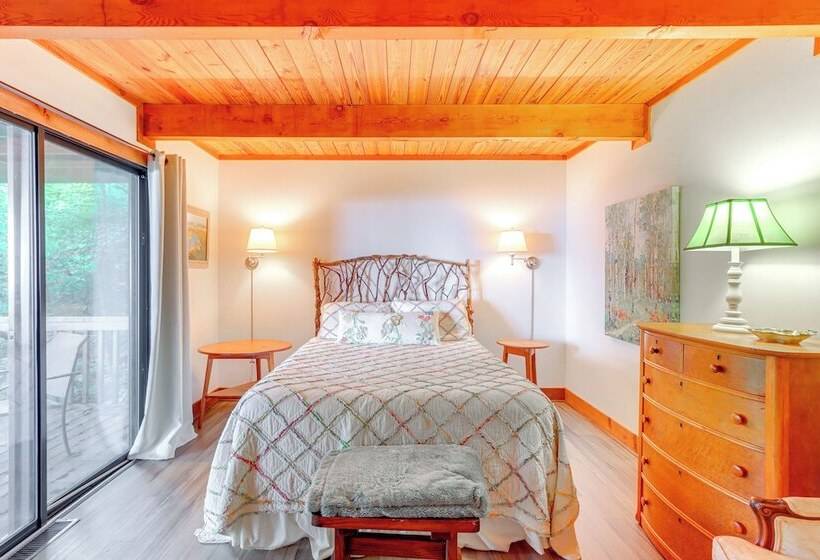 2 Decks + Fire Pit: Mountain Cabin In Big Canoe!