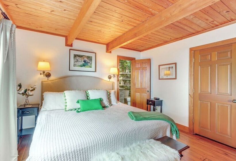 2 Decks + Fire Pit: Mountain Cabin In Big Canoe!