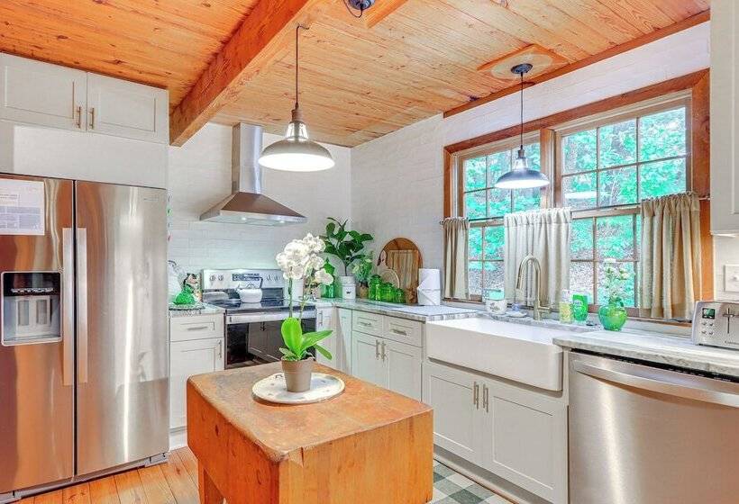 2 Decks + Fire Pit: Mountain Cabin In Big Canoe!