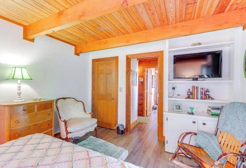 2 Decks + Fire Pit: Mountain Cabin In Big Canoe!