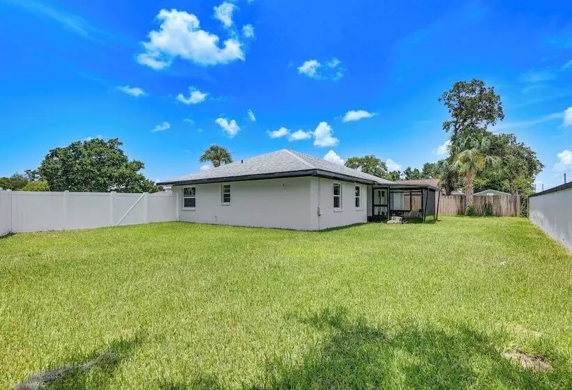 16 Mi To Downtown Tampa: Home W/ Hot Tub!