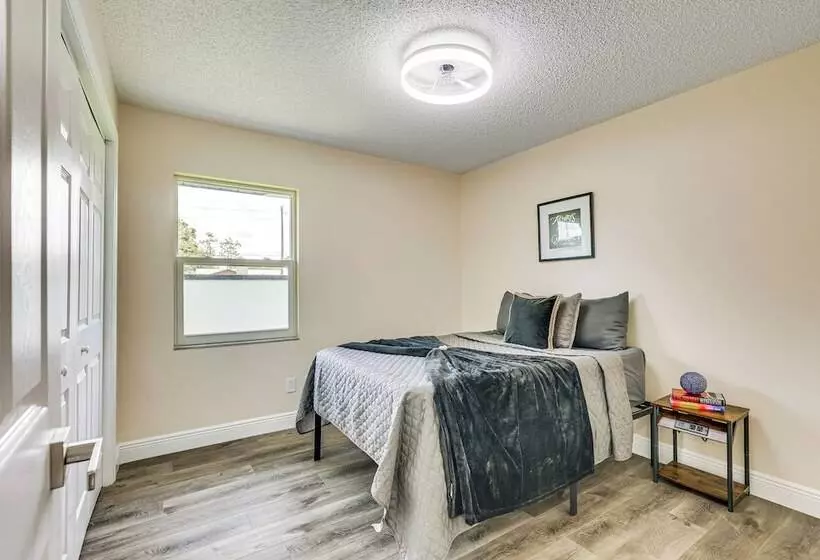 16 Mi To Downtown Tampa: Home W/ Hot Tub!