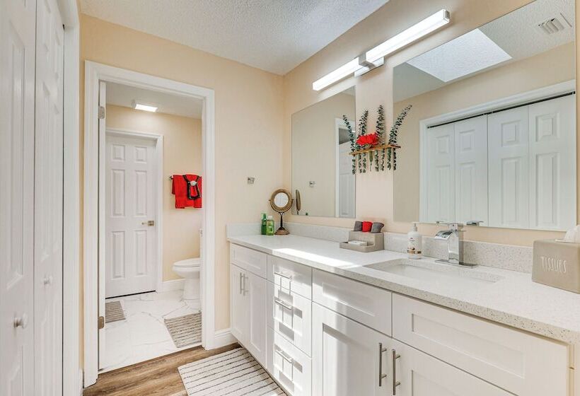 16 Mi To Downtown Tampa: Home W/ Hot Tub!