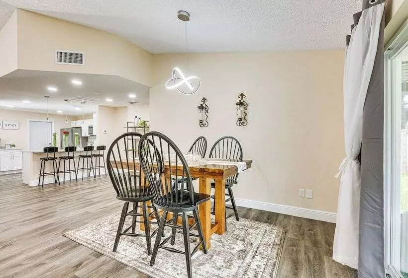 16 Mi To Downtown Tampa: Home W/ Hot Tub!