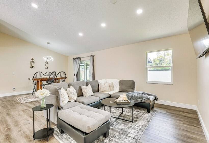 16 Mi To Downtown Tampa: Home W/ Hot Tub!