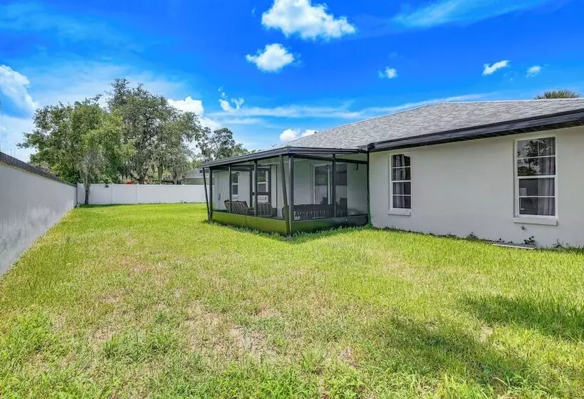 16 Mi To Downtown Tampa: Home W/ Hot Tub!