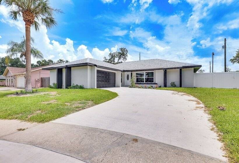 16 Mi To Downtown Tampa: Home W/ Hot Tub!