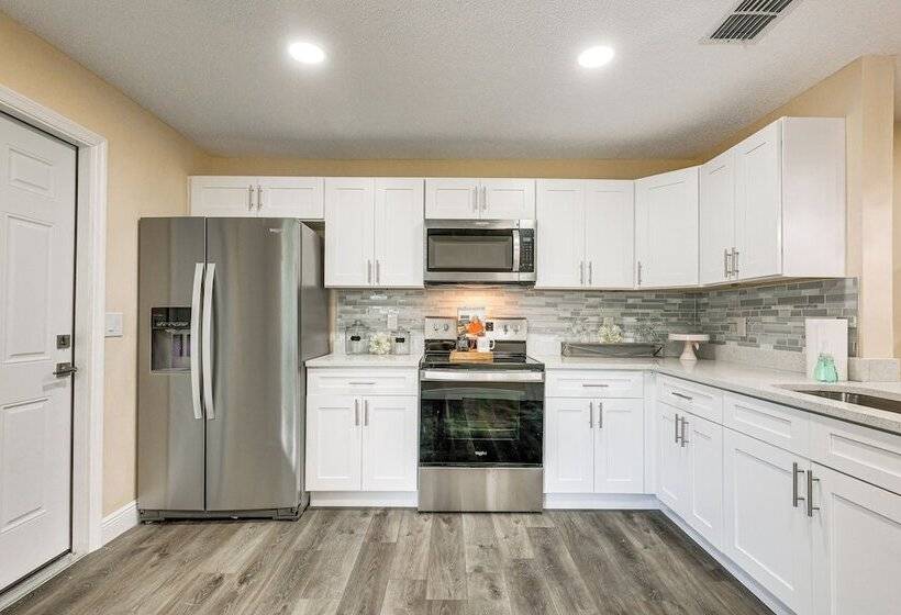 16 Mi To Downtown Tampa: Home W/ Hot Tub!