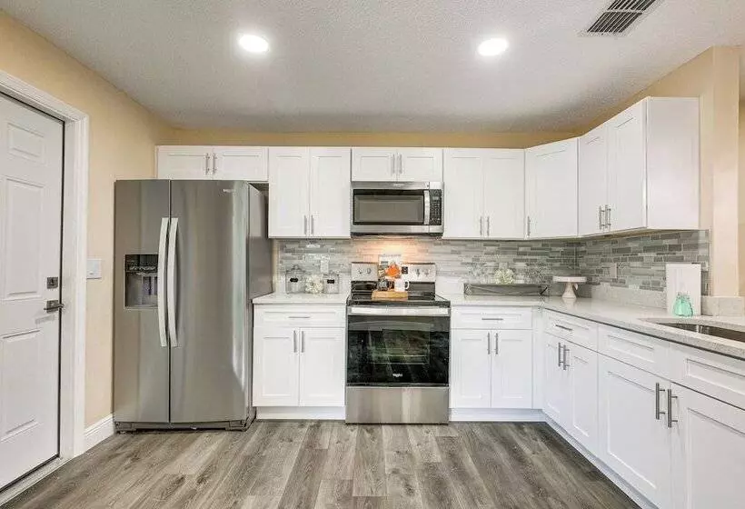 16 Mi To Downtown Tampa: Home W/ Hot Tub!