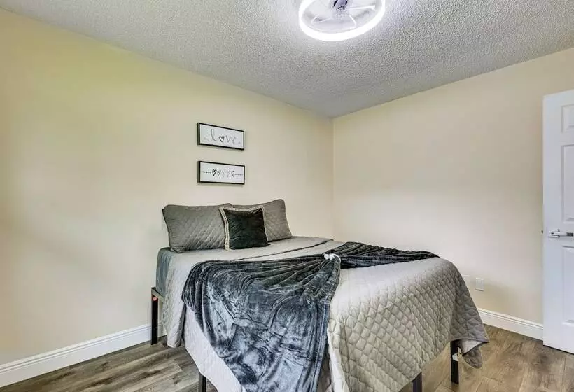 16 Mi To Downtown Tampa: Home W/ Hot Tub!