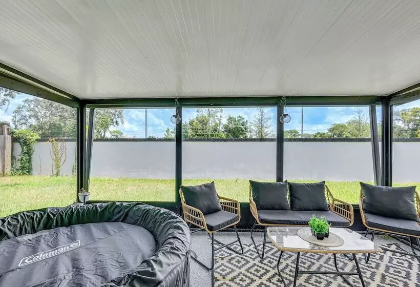 16 Mi To Downtown Tampa: Home W/ Hot Tub!