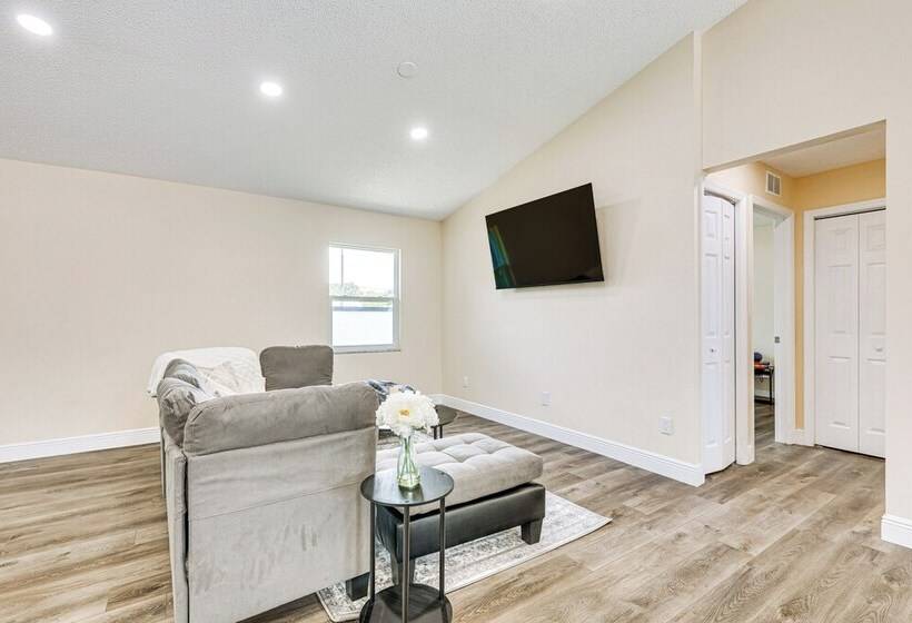 16 Mi To Downtown Tampa: Home W/ Hot Tub!