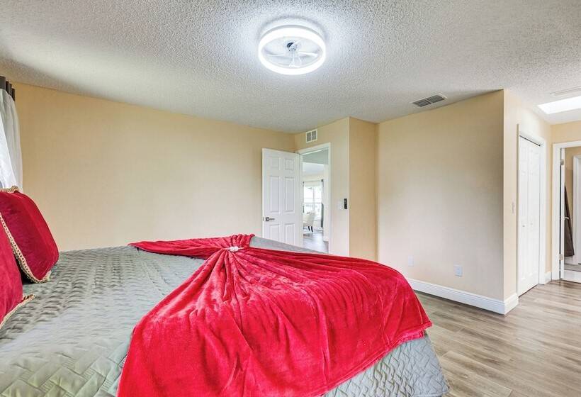 16 Mi To Downtown Tampa: Home W/ Hot Tub!