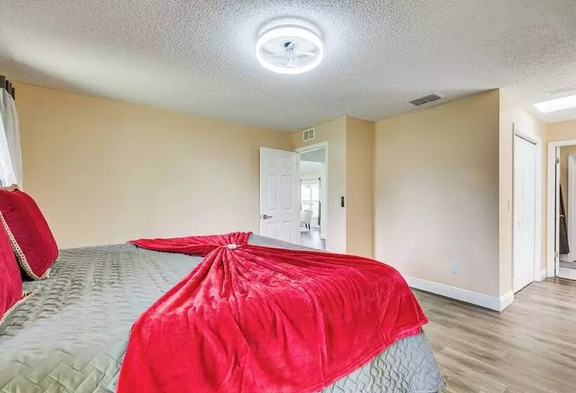 16 Mi To Downtown Tampa: Home W/ Hot Tub!