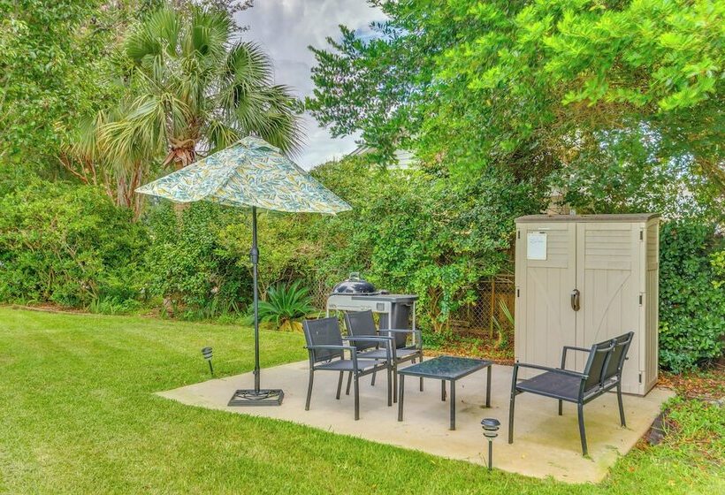 Charming Gulf Breeze Home ~ 7 Mi To Beaches!