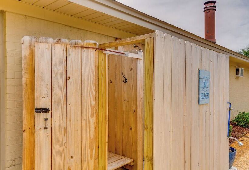 Charming Gulf Breeze Home ~ 7 Mi To Beaches!