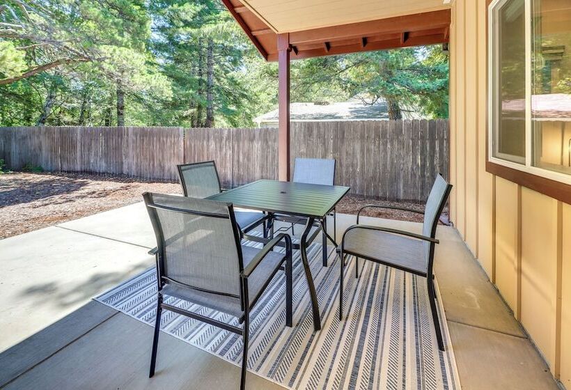 Family Friendly Florence Home: 3 Mi To The Coast!